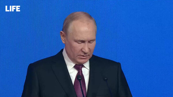 Путин: Россия помнит, какой ценой был побеждён нацизм в 1945 году. Видео © LIFE