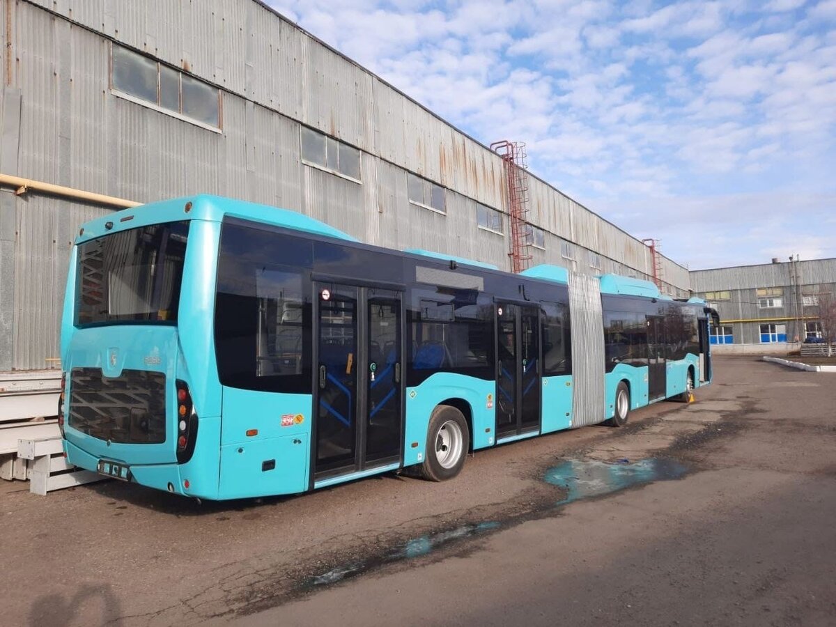 НефАЗ-6299-40-57 в бирюзовом петербургском цвете!