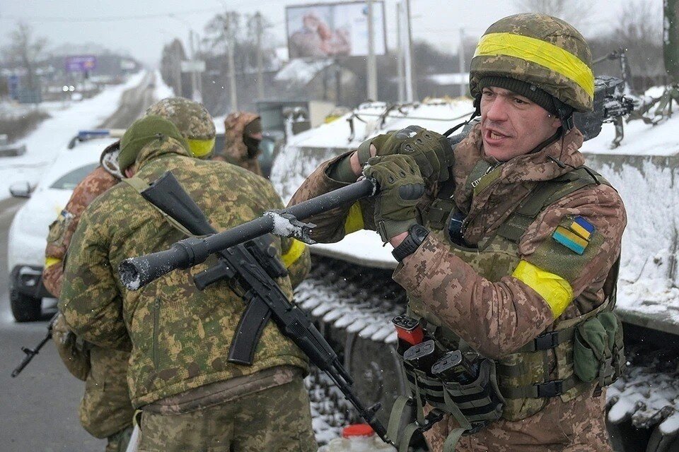     Франция не может поставлять больше оружия Украине, но готовится компенсировать это гражданской помощью  REUTERS
