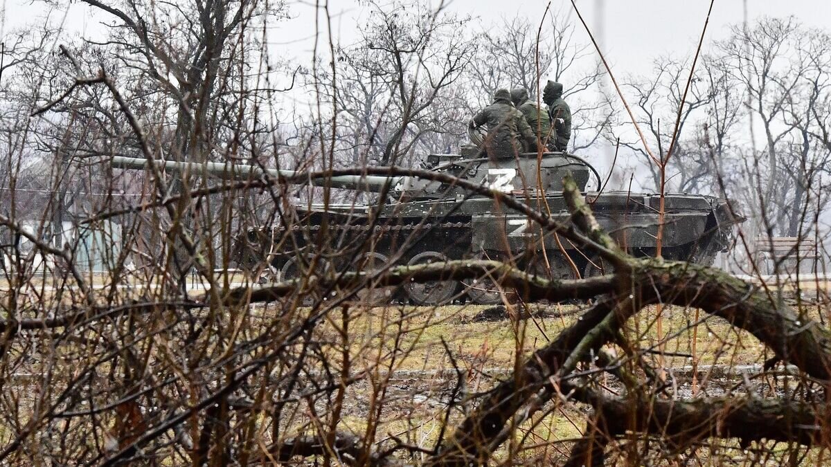    Танк военнослужащих Народной милиции ДНР в селе Николаевка в Донецкой Народной Республике© РИА Новости / Алексей Куденко