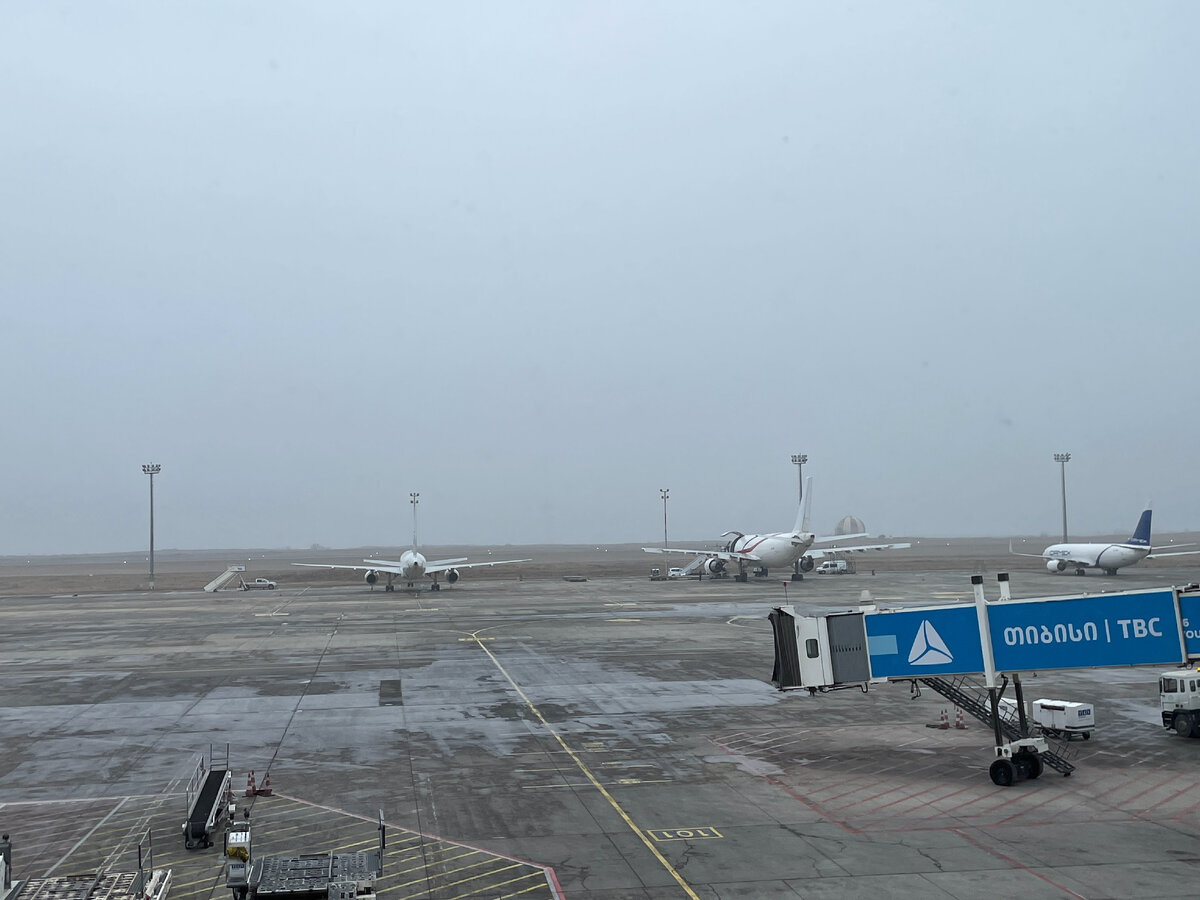 Тбилиси провожал каким-то странным туманом. Видимо, чтобы было негрустно уезжать