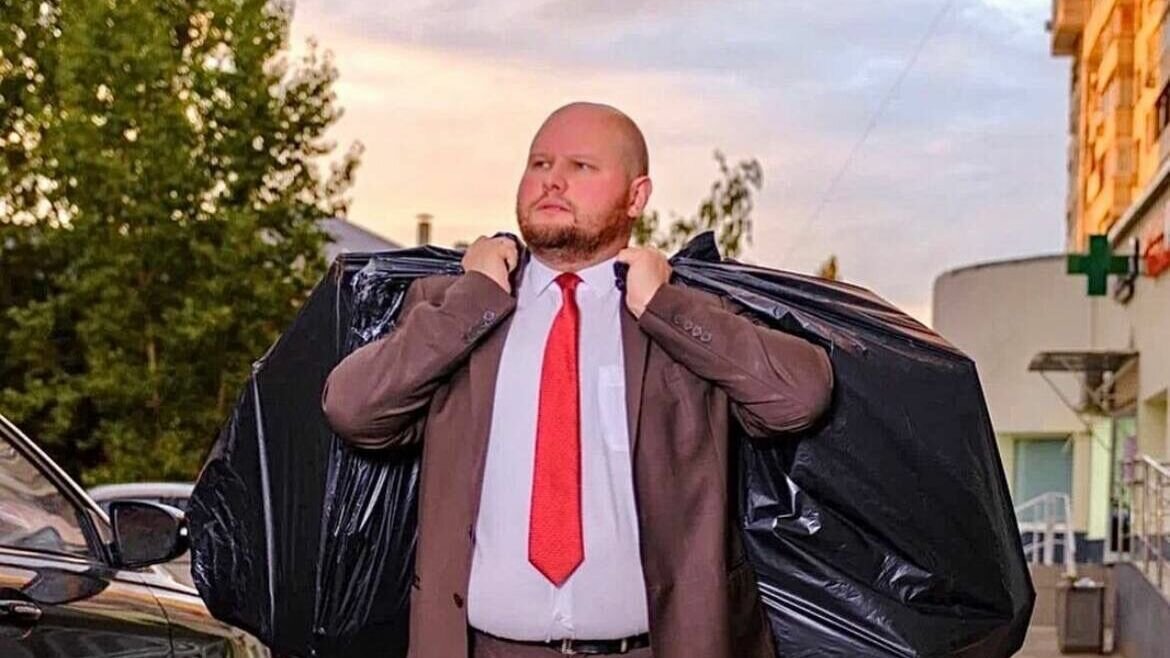     Бывший глава комитета молодежи Казани Минтимер Нугманов, который является рэпером и блогером, потерял место в коллегии министерства по делам молодежи Татарстана. Соответствующее постановление подписал премьер-министр региона Алексей Песошин.