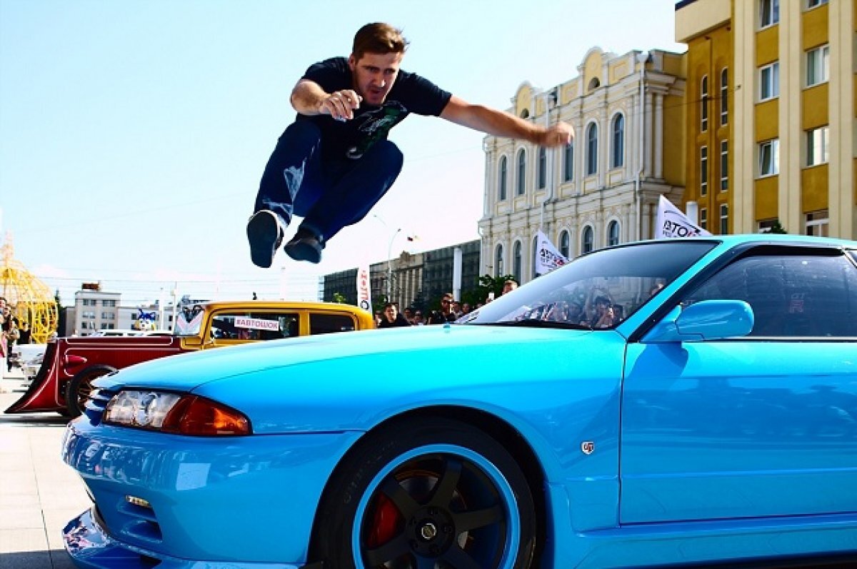    В Калининграде пьяный паркурщик прыгал по крышам автомобилей