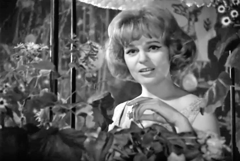 Кадр из программы "Новогодняя ярмарка. "Голубой огонек" № 136" (1964)