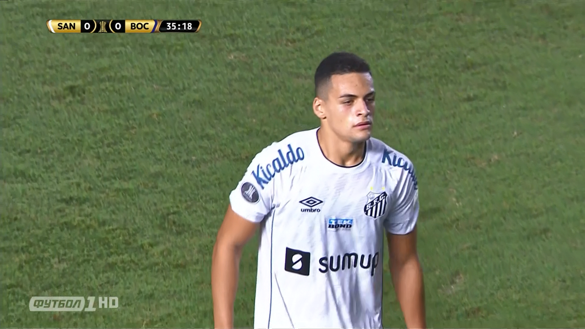 Центральный защитник Сантоса - Кайки