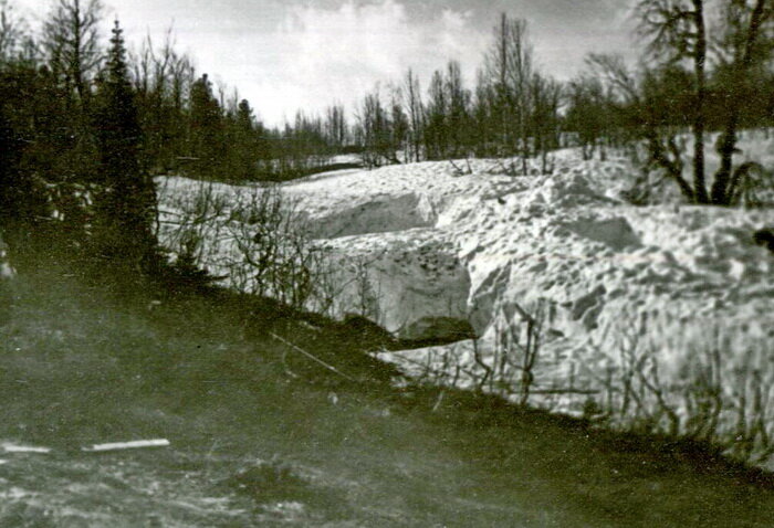 Ямы на месте  обнаружения настила и тел. Май 1959. Из открытых источников