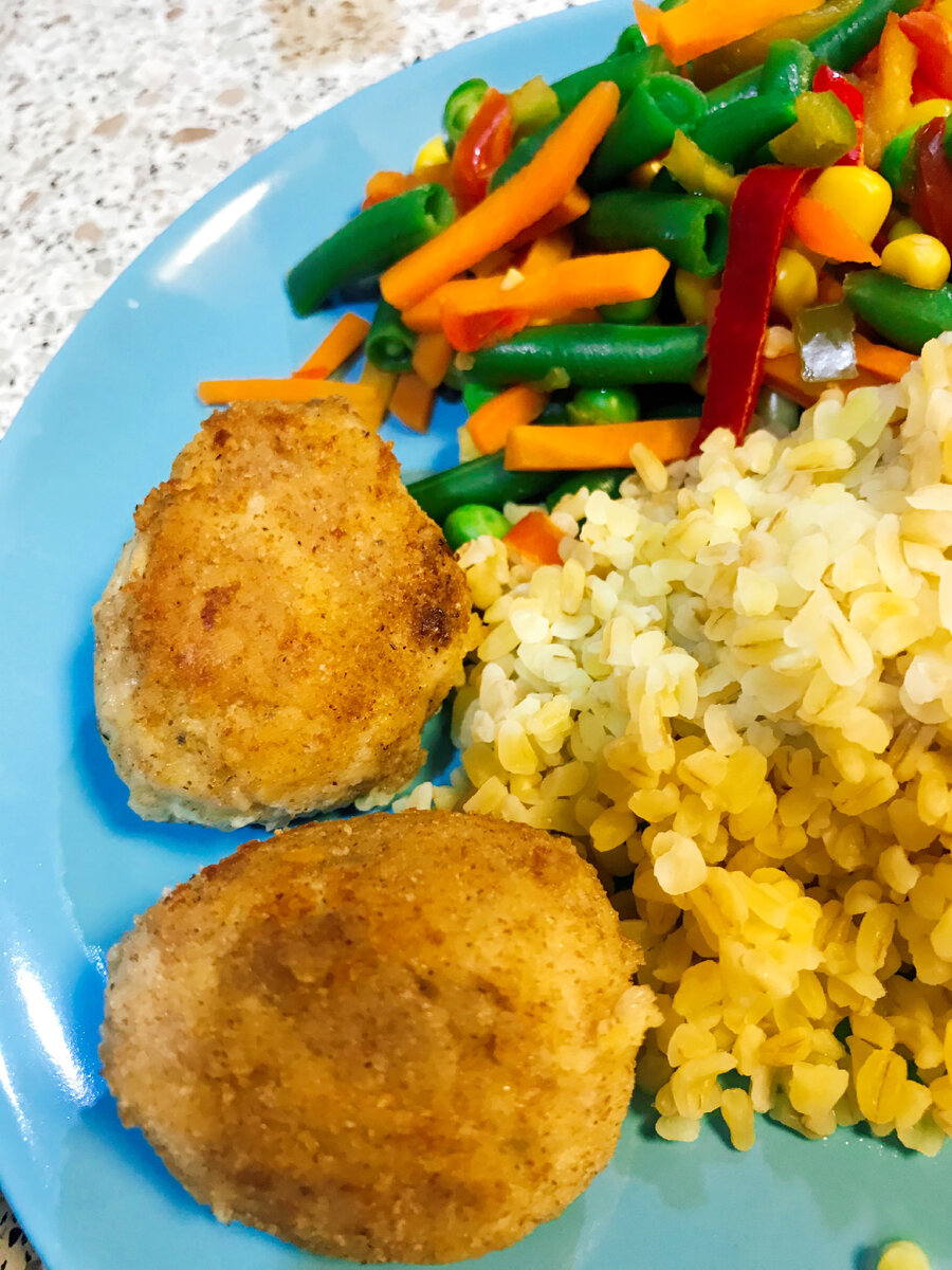 Котлеты из нута и индейки в панировке