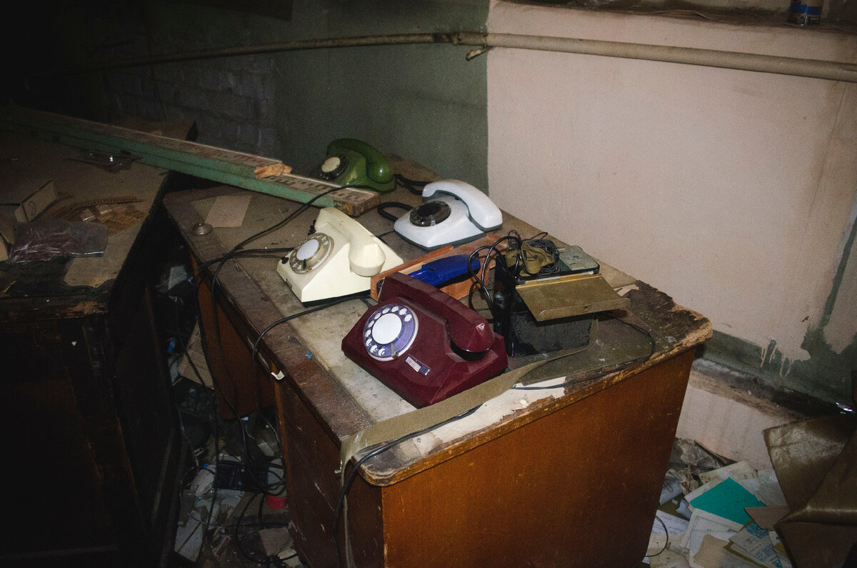 в кабинетах осталось много различной техники