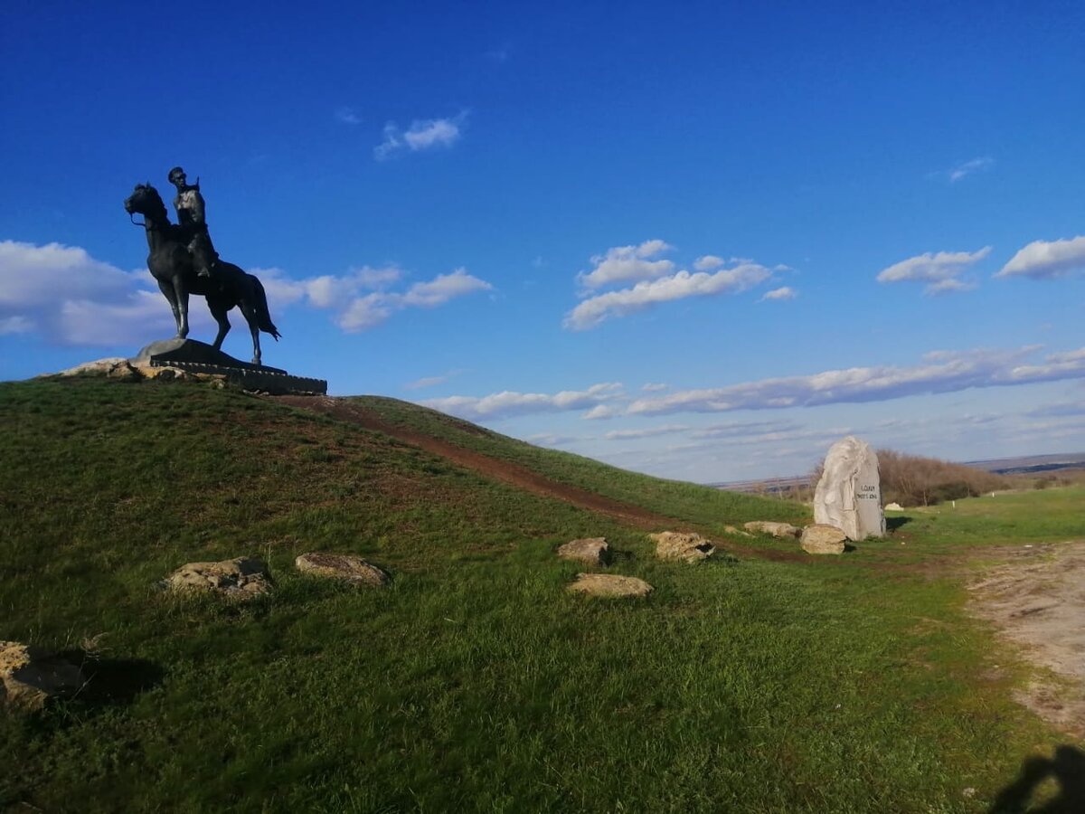 Скульптурная композиция "Казакам Тихого Дона"