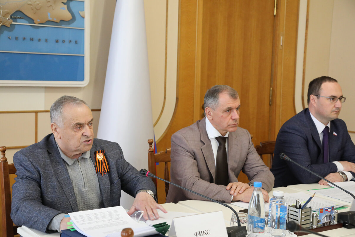 Е. Фикс, В. Константинов, С. Трофимов (фото: пресс-служба ГС РК / И. Охрименко)