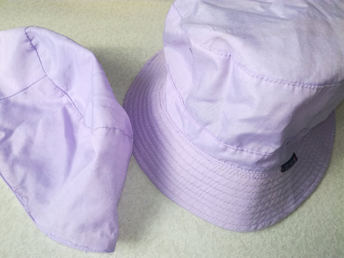 Фото MAMADIGEST. Для первой панамы верх с полями оставила как есть.