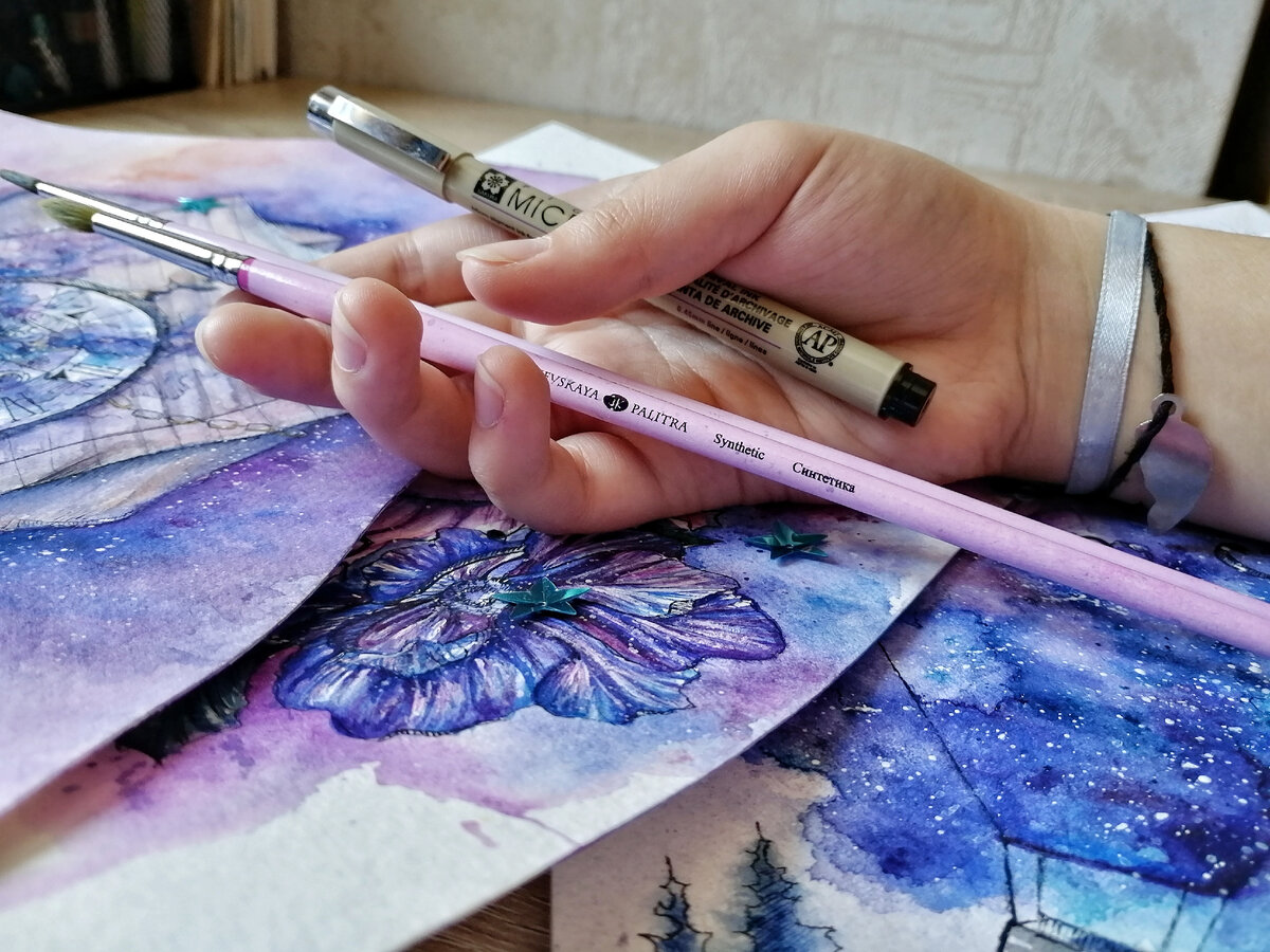 "Измученная" творчеством рука автора)