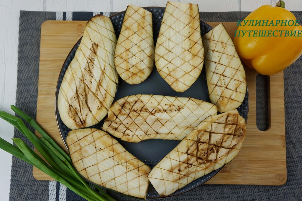 Разрезаем баклажаны