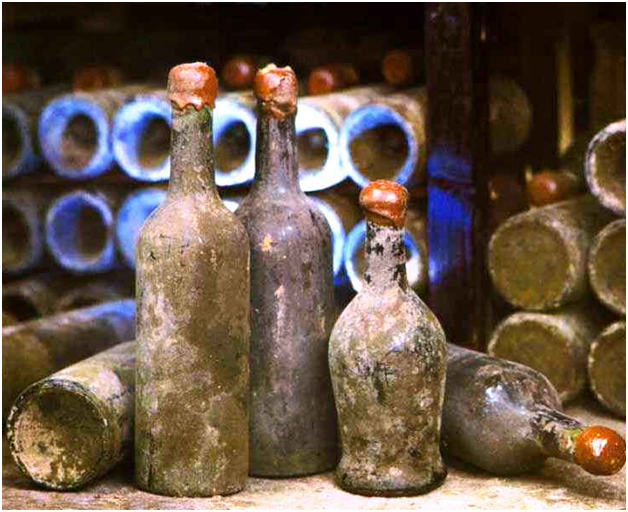 Старинные бутылки из винных подвалов (иллюстрация из открытого источника)