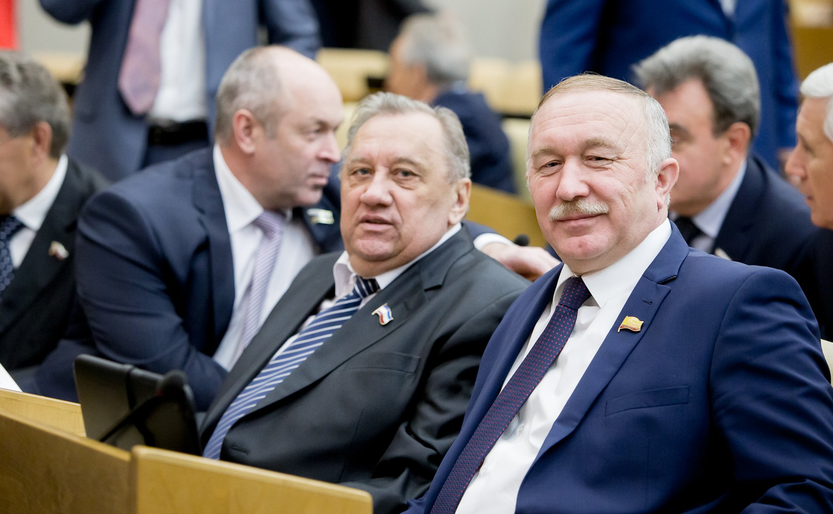 сенаторы российской федерации и депутаты государственной думы. член совета федерации федерального собрания российской федерации. сенаторы совета федерации рф фото. сенаторы совета федерации рф. сенатор российской федерации.