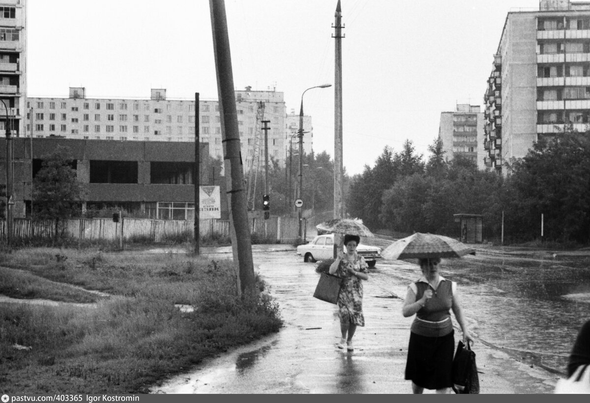 Вид на Шоссейную улицу от будущей станции метро "Печатники", 1986-1987.