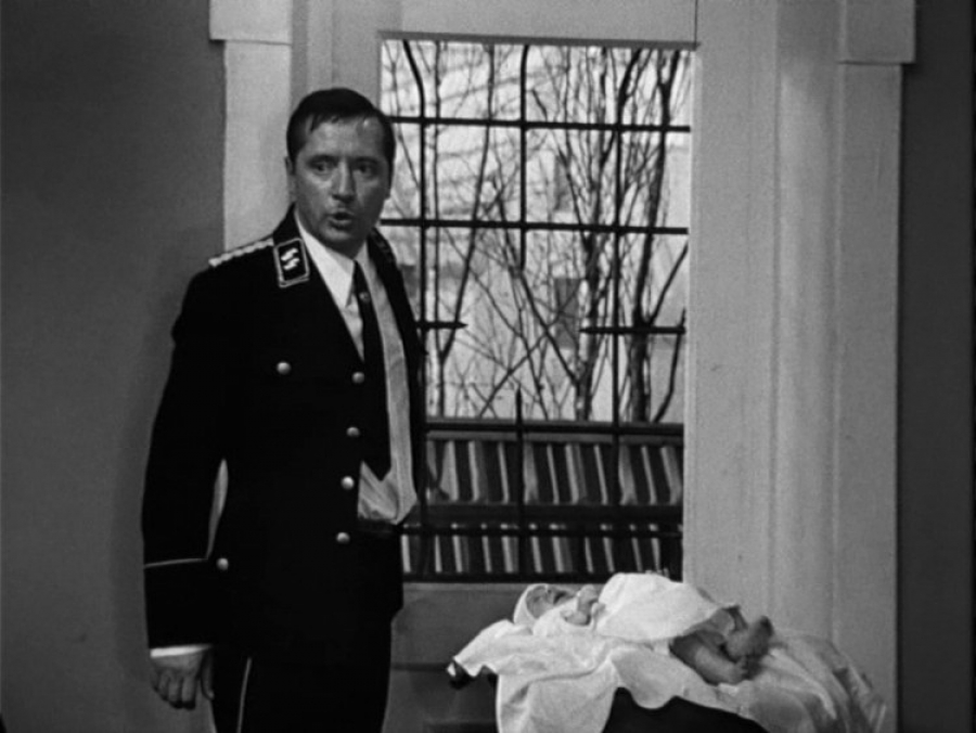 Фильм стал настоящим хитом, однако, когда в начале 1973 года он был смонтирован и его показали высокому телевизионному начальству, на голову режиссера посыпались первые упреки… Какие скандалы вызвал-25