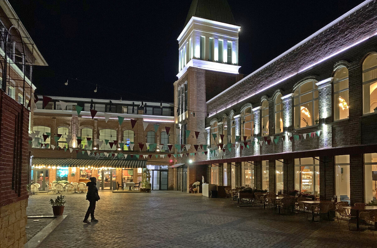 Площадка вечером.