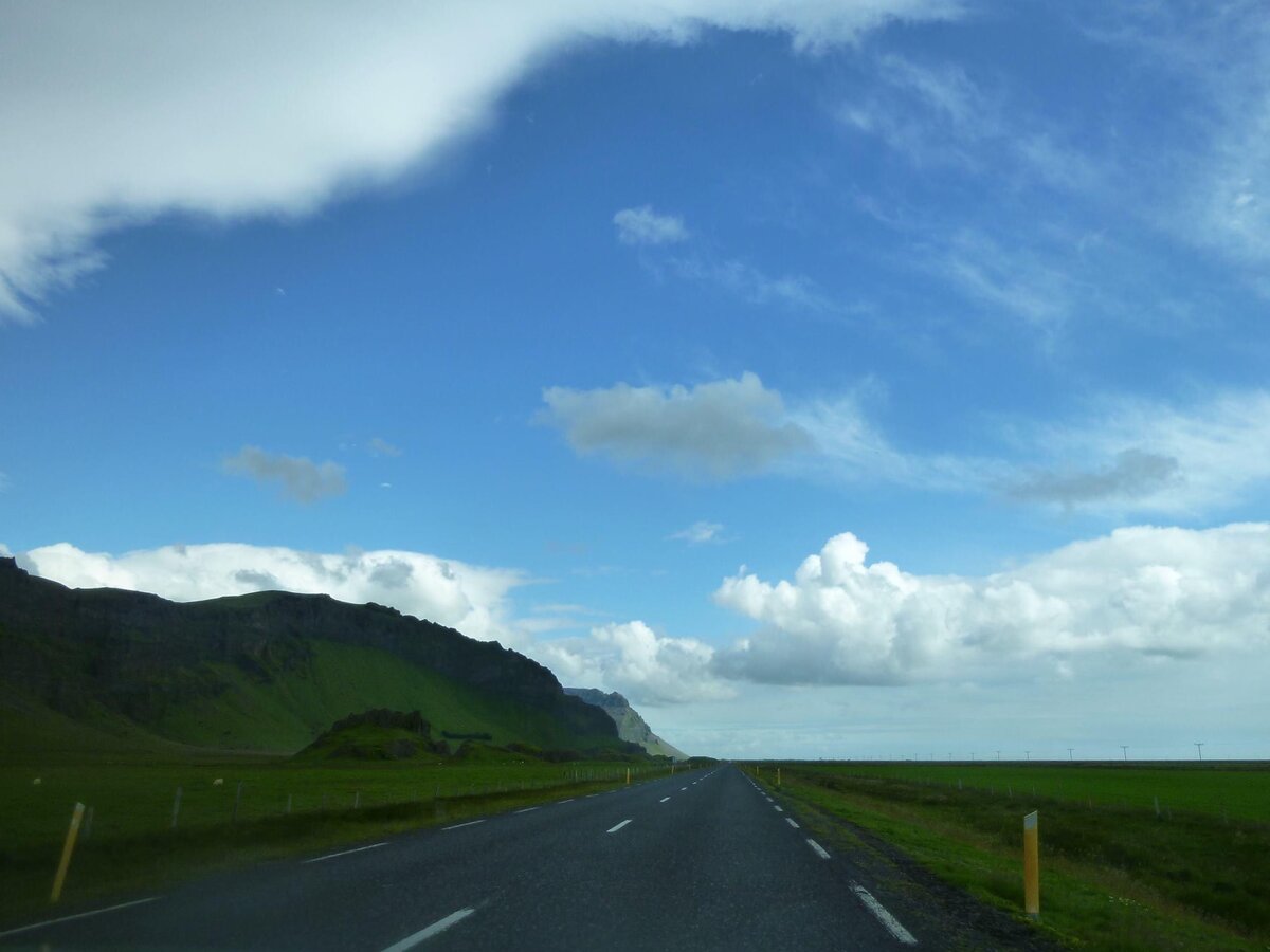 Исландия. Жизнь - дорога. Фото сделано автором и принадлежит автору 