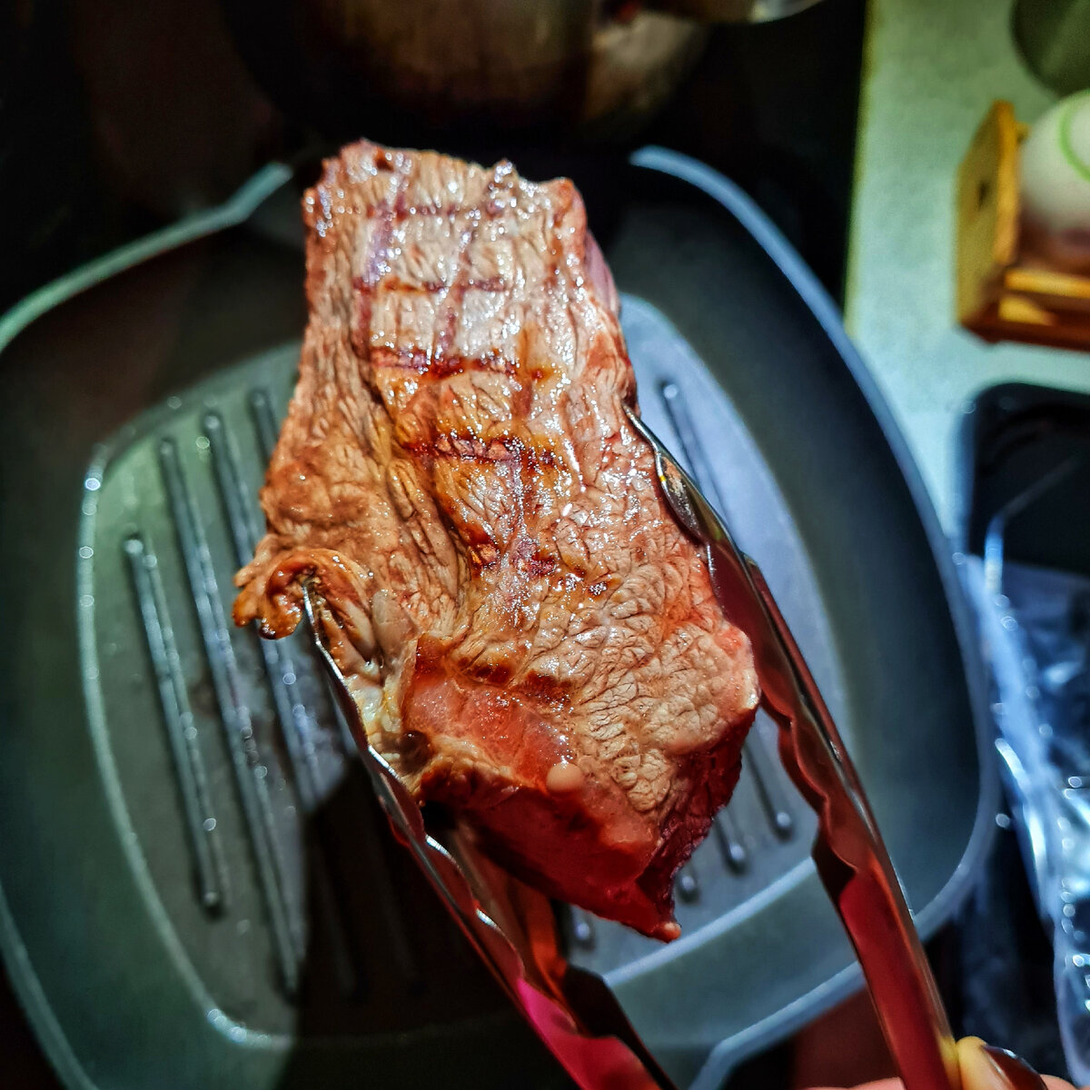 Слишком горячие жирные блюда повышают вероятность ожогов слизистой рта и пищевода.