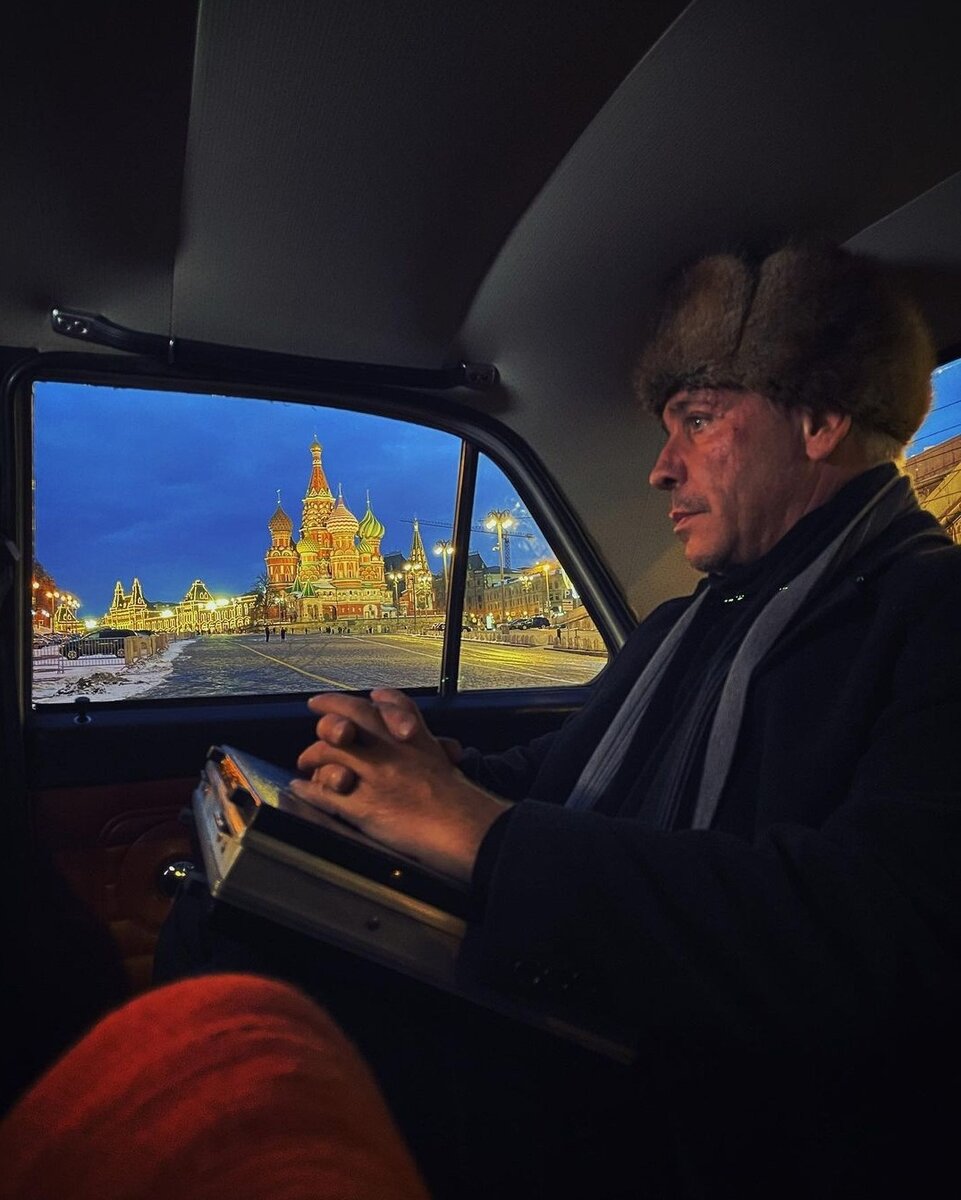 Что-то нас ждёт через 21 день, инфо из Инстраграма Тиля Линдеманна. Листаем галерею и ставим лайки.