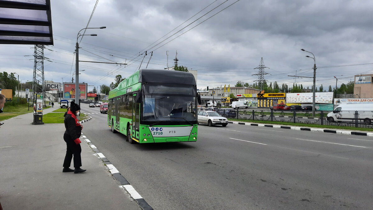 Вот такие троллейбусы у нас ездят.