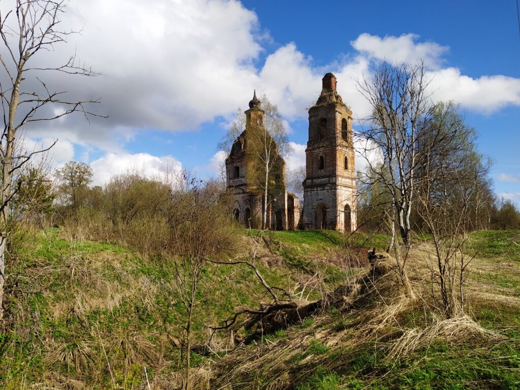 Очарование церкви Иконы Божьей Матери Казанской, в которой в 1835 году крестили М. О. Микешина. Здесь и далее фото автора