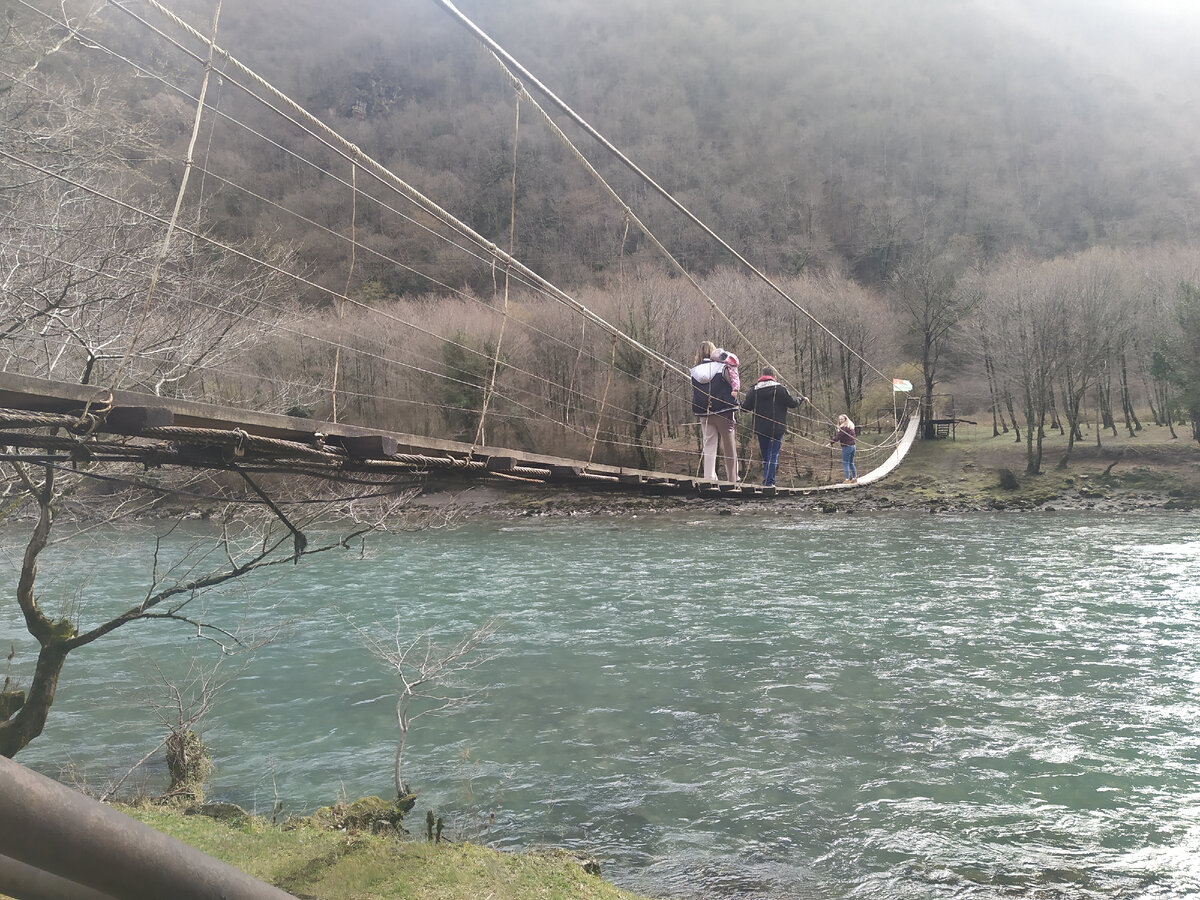 Мост через реку Бзыбь. Листайте галерею