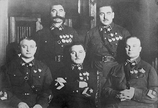 На фото: Тухачевский, Буденный, Ворошилов, Егоров, Блюхер
