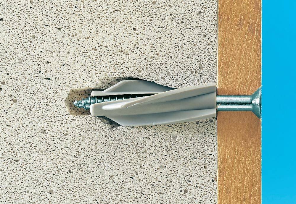 Дюбель Fischer GB. Представлен размерным рядом из трех единиц номинальным диаметром 6, 10 и 14 мм.