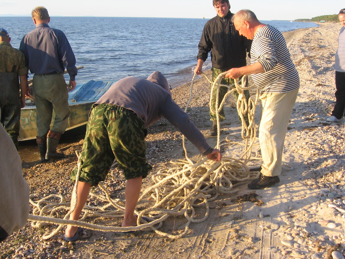 Головоломку с канатами распутали дружно все вместе: кто тянул, кто держал, а кто советовал