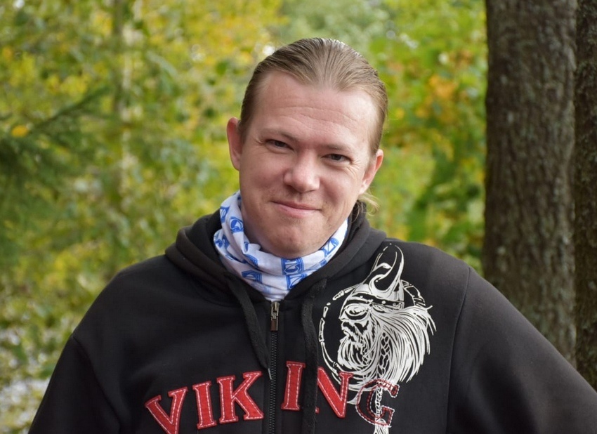 Вячеслав ЕЛИСЕЕВ