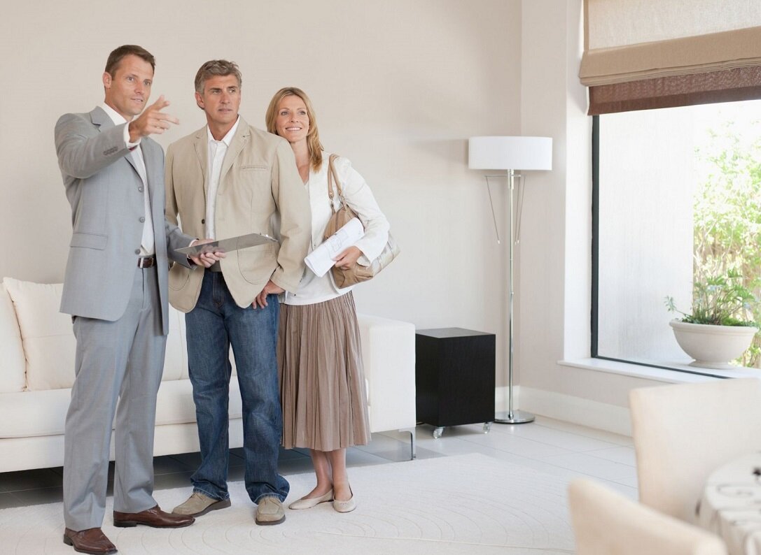 Если какая-то вещь вам особо дорога или требует нестандартного обхождения, укажите на неё в первую же встречу с потенциальными арендаторами. А потом не забудьте  внести её в акт вместе со стоимостью напротив. Фото из открытых источников