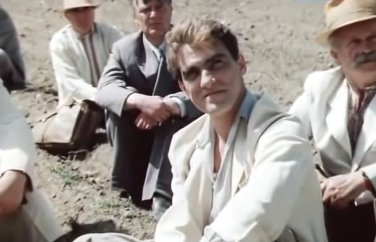 Кадр из кинофильма "Белые одежды", 1992 г., режиссер Леонид Белозорович, сценаристы Владимир Дудинцев, Леонид Белозорович, композитор Александр Кобляков (скриншот)