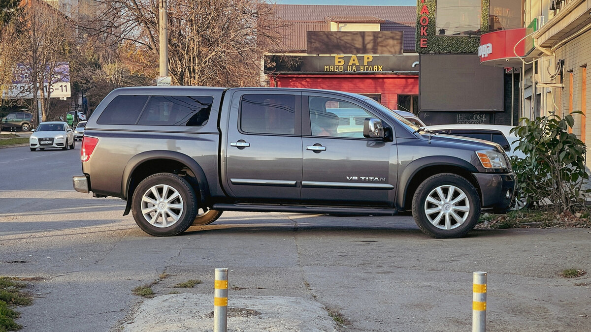 Мой Ниссан Титан. Огромный пикап выпущенный для американского рынка.