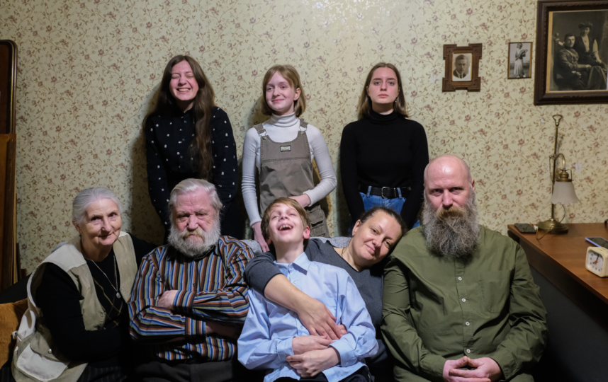 Потомки писателя. Источник: https://m.metronews.ru/novosti/peterbourg/reviews/praprapravnuki-dostoevskogo-gordyatsya-svoim-krutym-dedom-1758135/