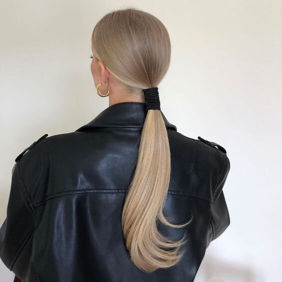 Мы постарались выяснить у профессионалов, какие именно hair-средства должны быть в арсенале у каждой девушки. 