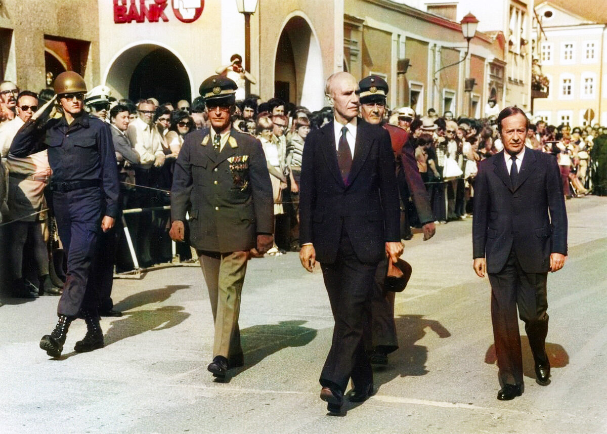 Рудольф Кирхшлегер (третий слева) 