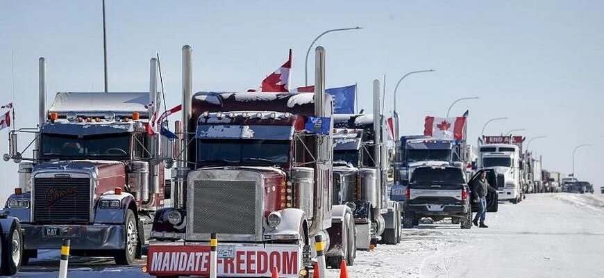 Акция протеста водителей в Канаде, © Jeff McIntosh / The Canadian Press via AP