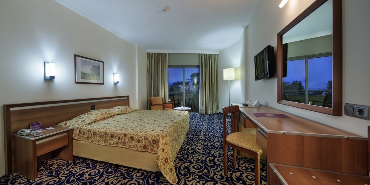 Номера в отеле Queens Park Rai Premium Tekirova 5* до реновации 2022 года - фото с официального сайта отеля.