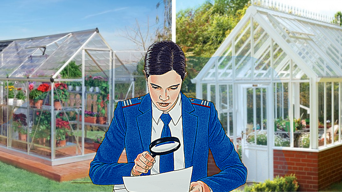 Теплица капитальная (справа) и теплица не капитальная (слева). Можно с обеих не платить налог.