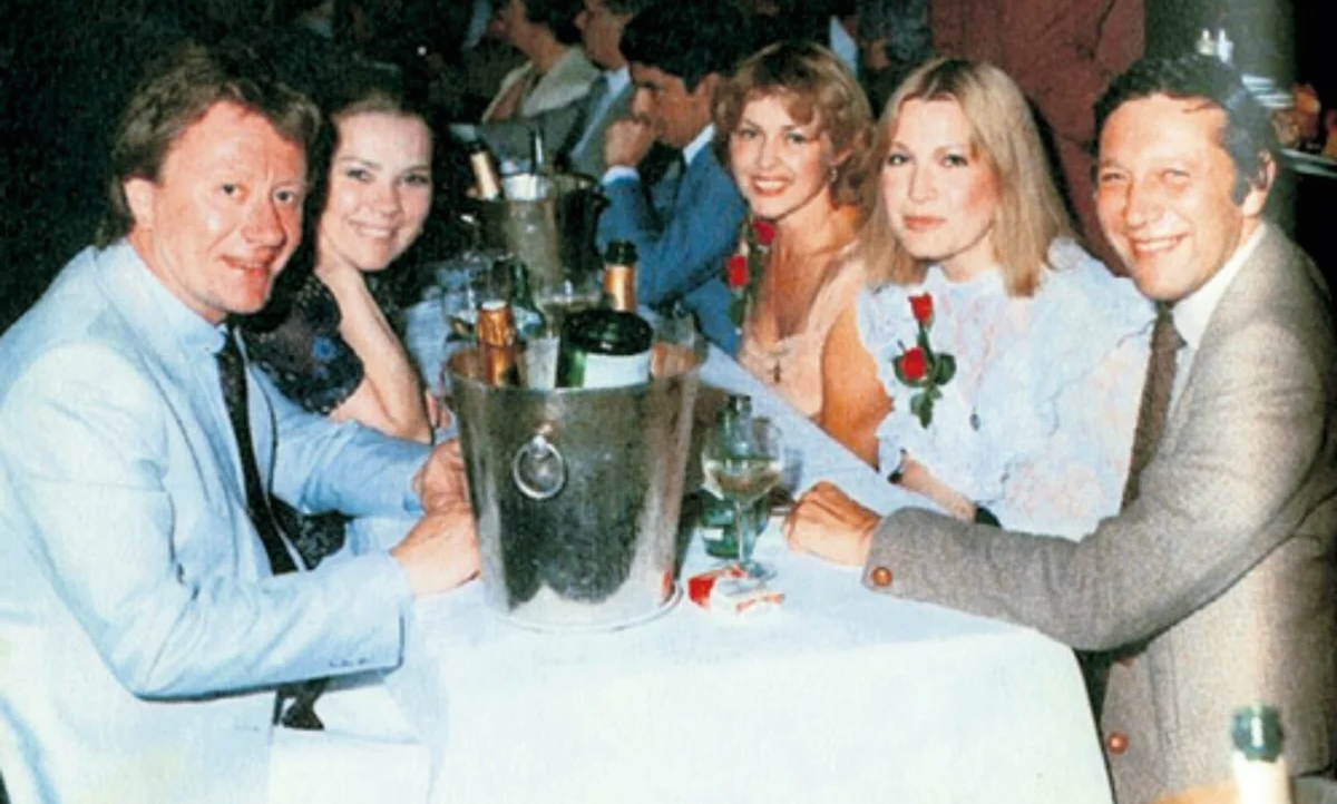 Миронову очень нравились компании, общение с разными людьми