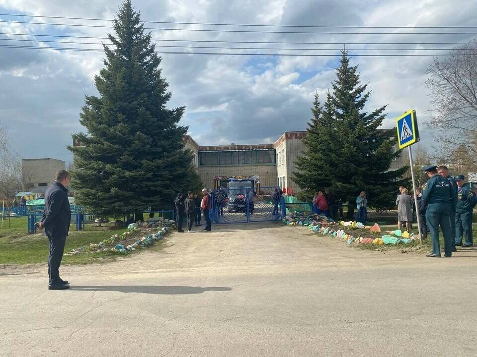     "Ненормальный всегда был": местные жители рассказали о Рустаме Ахтямове, устроившем стрельбу в ульяновском детском саду Марина ДОЛГОВА