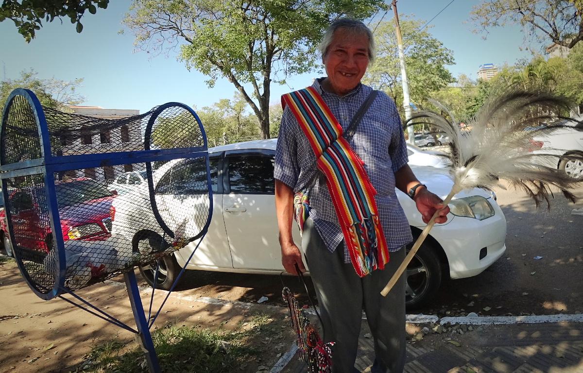 Индейский лагерь удаляют из Асунсьона. Фото Надежды Емельяновой.