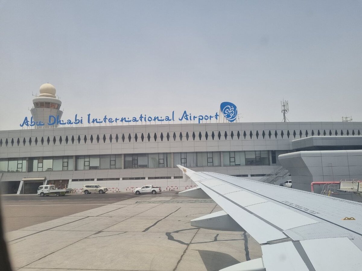Собственно вот,встретил меня аэропорт Абу-Даби Интернешнл
