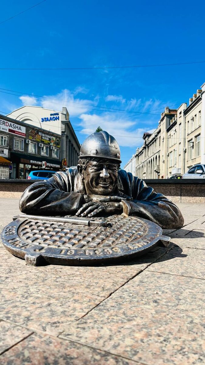 памятник "Сантехнику Степанычу"