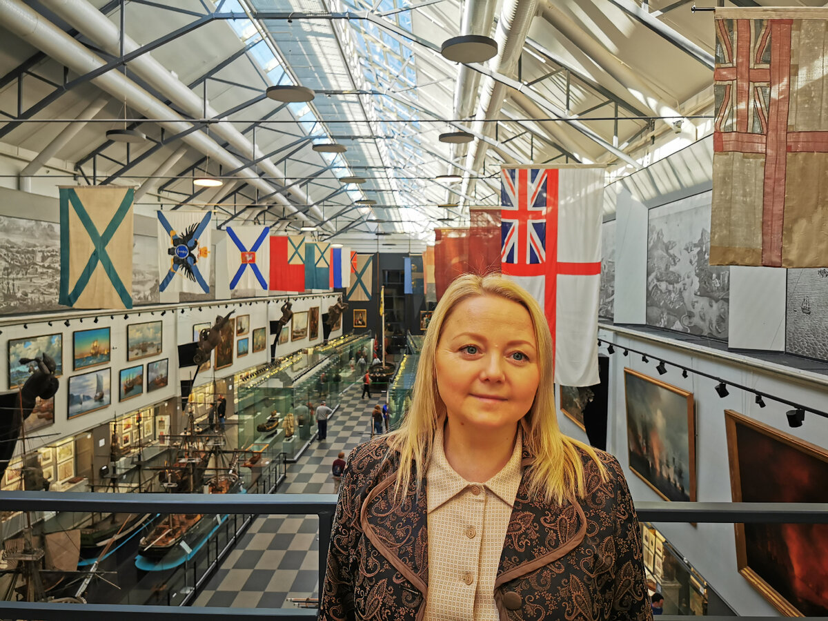 Жанна Швыдкая, писатель, автор книг "Огранка", "Метаморфоза" декалогии "Гравитация жизни". Центральный военно-морской музей, Санкт-Петербург