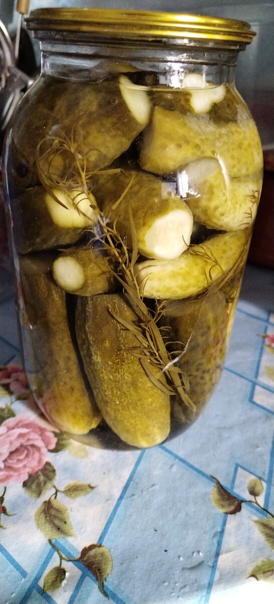 Вот он сбоку, эстрагончик