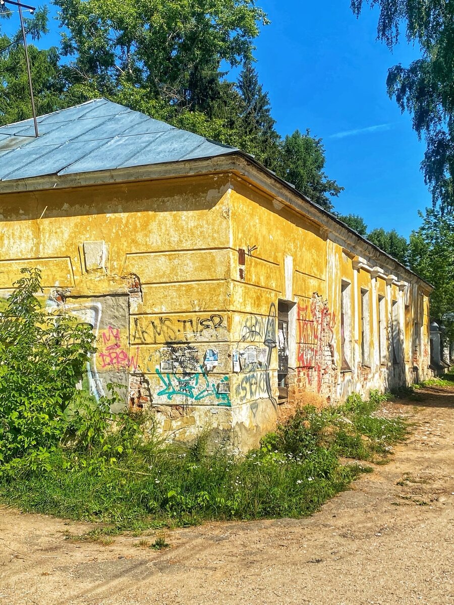 Гибнущий Путевой дворец императрицы Екатерины II в Торжке | Наступление на  наследие | Андрей Новичков | Дзен