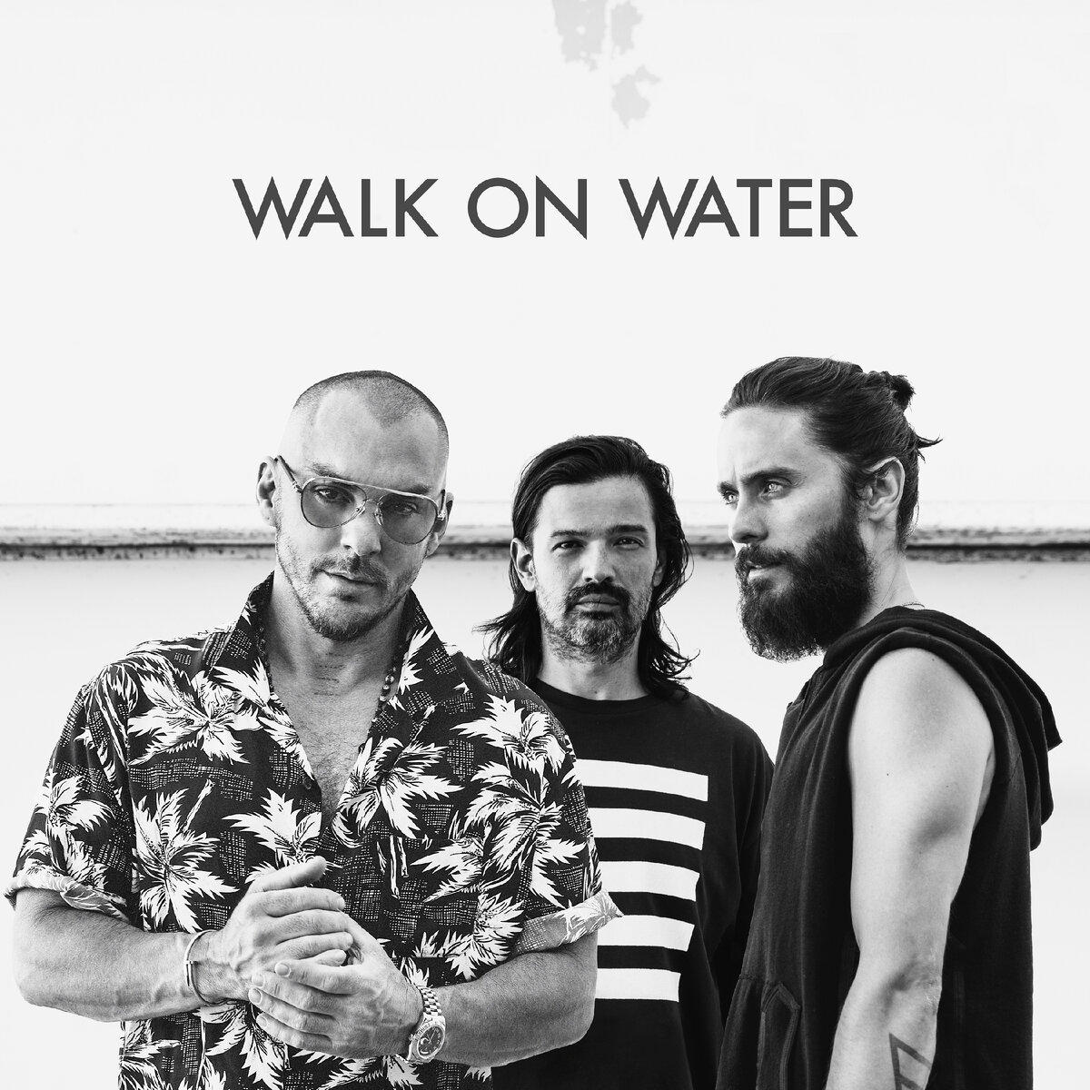 Обложка сингла "Walk On Water" американской альтернативной рок-группы Thirty Seconds to Mars